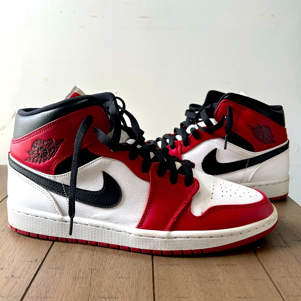 Jordan 1 Mid Chicago (2020) - Men’s Size 10.5